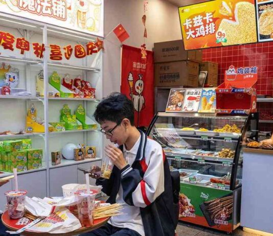Chinese Shoppers Shift to Lower Ambitions: Impact and Trends in Consumer Behavior news-12082024-132358