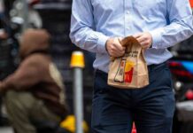 Where to Find Affordable Big Macs: The Big Mac Index Explained news-12082024-193417