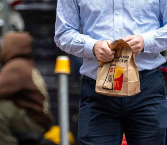 Where to Find Affordable Big Macs: The Big Mac Index Explained news-12082024-193417