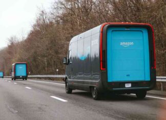 Rivian Temporarily Pauses Amazon Van Production Due to Parts Issue news-18082024-124808