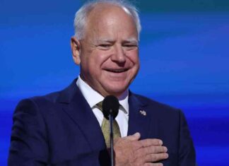 Tim Walz and Kamala Harris Promise to Move Forward from Donald Trump at DNC news-22082024-070945