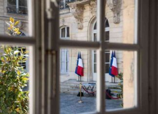 Potential Economic Challenges in France: What to Expect news-25082024-105137