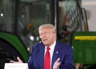 Trump Warns of ‘200% Tariff’ if John Deere Shifts Production to Mexico news-24092024-114039