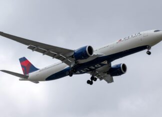 Delta Flight DL275 Diverted: Unforgettable Tales from LAX Passengers Delta Flight DL275 diverted, DL275 LAX diversion, Delta emergency landing LAX, DL275 flight update, Delta diverted flight news, DL275 incident report, LAX airport flight diversion